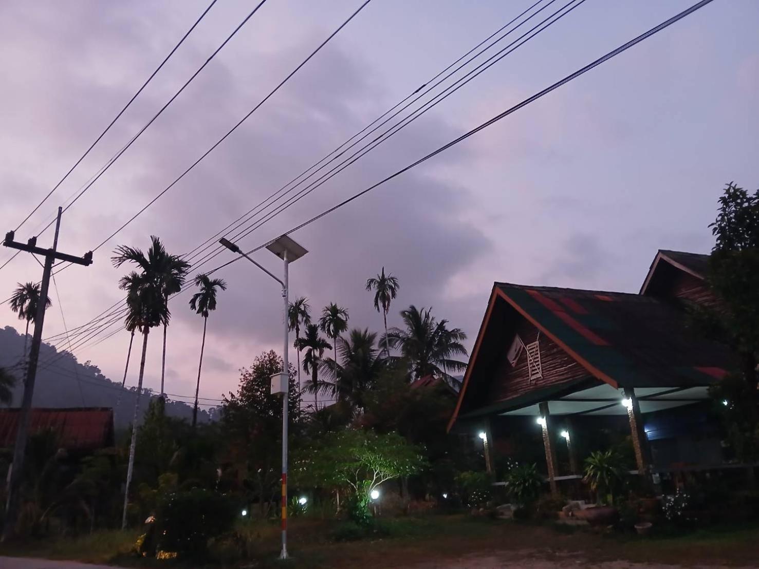 Bamboo House Hotel Khao Sok National Park Exterior photo