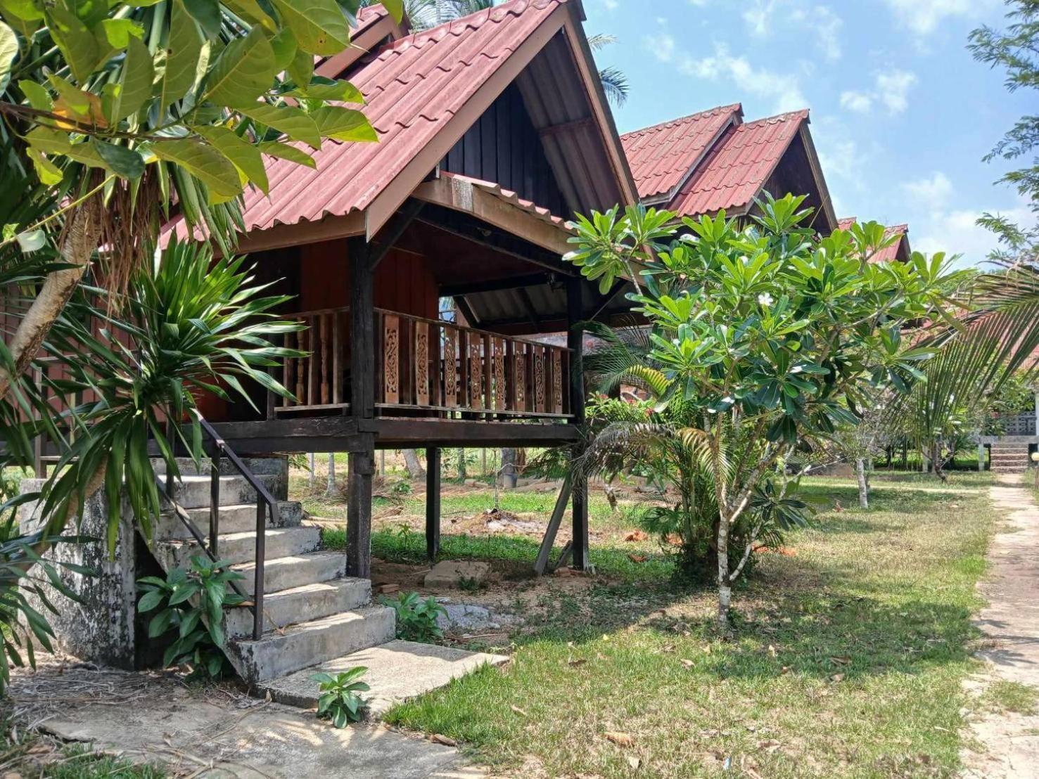 Bamboo House Hotel Khao Sok National Park Exterior photo